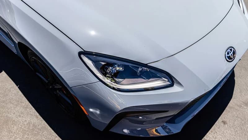 Спортивний автомобіль Toyota з RWD отримує нові кольори та цікаве вдосконалення механічної трансмісії