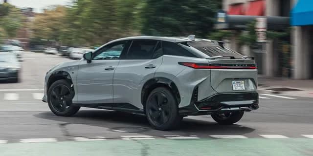 2026 Lexus RZ майже як повторення