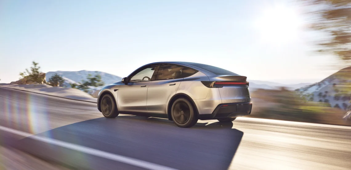 NHTSA розслідує 1,2 мільйона автомобілів Tesla через ризик проблем з підвіскою