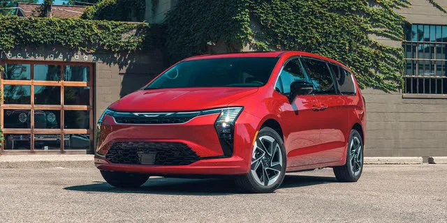 Оновлений Chrysler Pacifica 2027 року: стиль та комфорт у новій обгортці