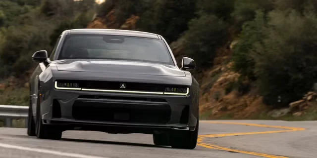 Dodge готує ще потужніший Charger з двигуном ICE на наступний місяць