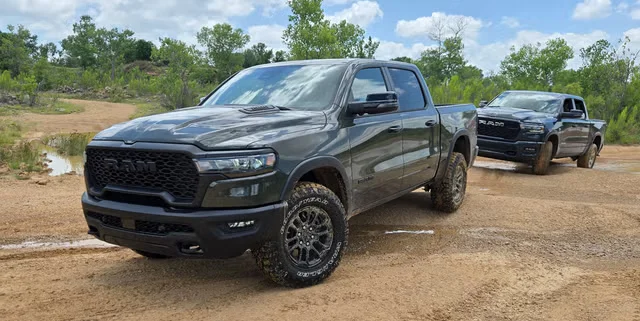 Ram відмовляється від гібридної допомоги V-8 та технології старт-стоп на більшості вантажівок 2027 року
