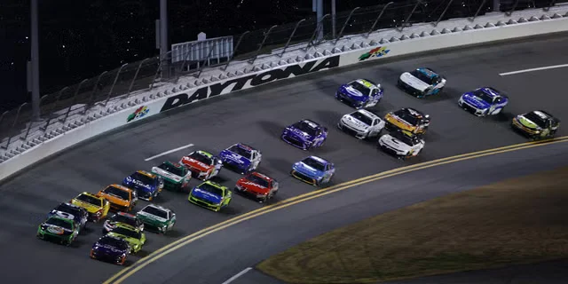 Автомобілі NASCAR зменшать потужність на гонках у Дейтоні в серпні