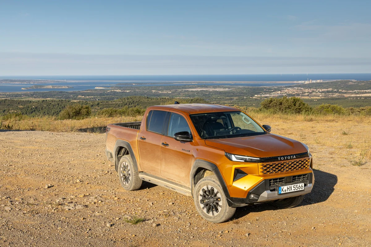 Огляд Toyota Hilux потужністю 204 к.с.
