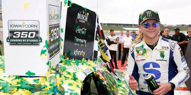 Тай Гіббс виграв NASCAR Cup Race в Айові, а товариш по команді Белл знову став другим