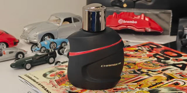Добрі новини, тати: Dodge продає офіційний аромат Charger, якраз до Дня батька