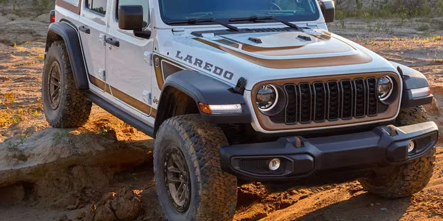 Jeep Wrangler Laredo повертається у 2027 році з бронзовими колесами та коричневим шкіряним оздобленням