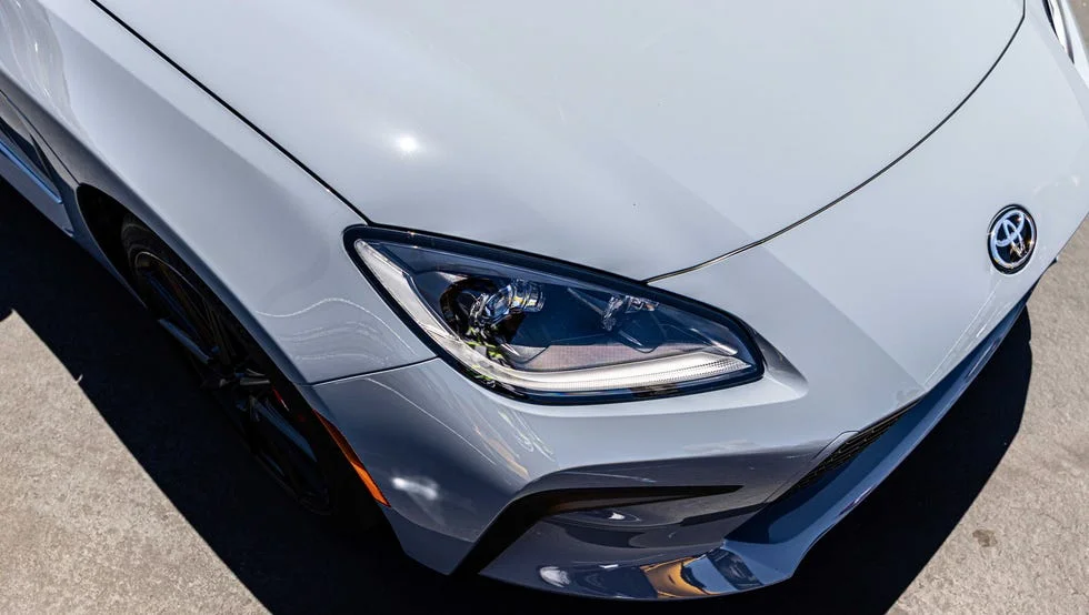 Спортивний автомобіль Toyota з RWD отримує нові кольори та цікаве вдосконалення механічної трансмісії