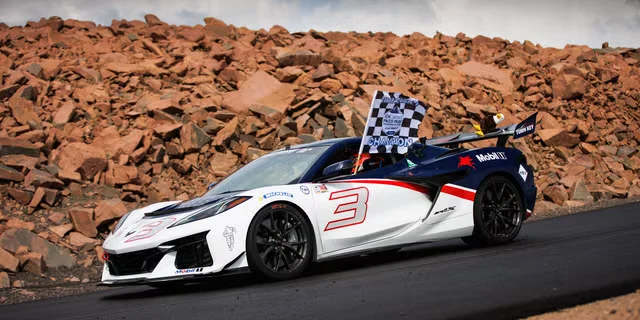 Як Chevrolet Corvette ZR1X побив рекорд виробничих автомобілів на Pikes Peak з часом 9:30