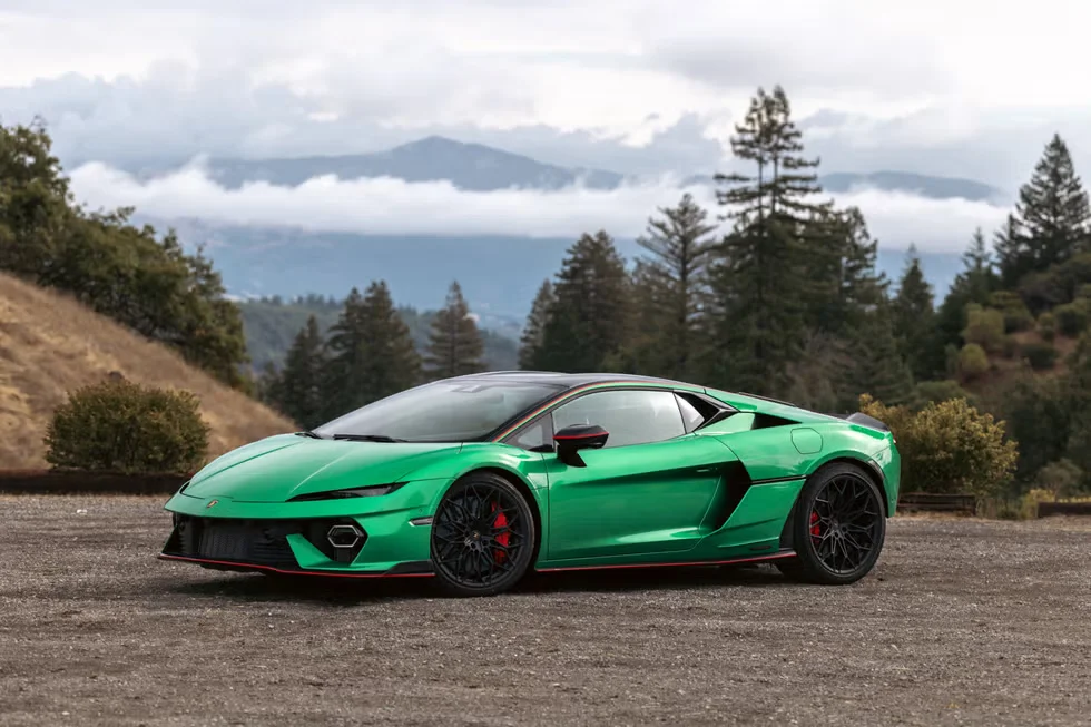 Lamborghini не планує впроваджувати механічні трансмісії, стверджує керівник компанії