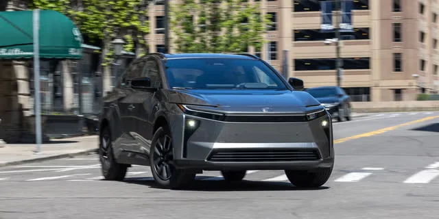 Огляд усіх аспектів оновленого електричного SUV Toyota bZ 2026 року