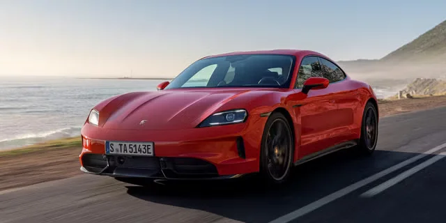 Ми тестуємо фейкову трансмісію Porsche Taycan EV 2027 року