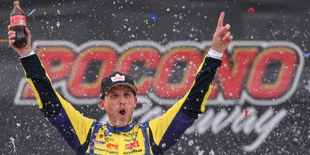 Денні Хемлін стає єдиним власником дев'ятого місця у списку перемог NASCAR після першої тріумфальної серії