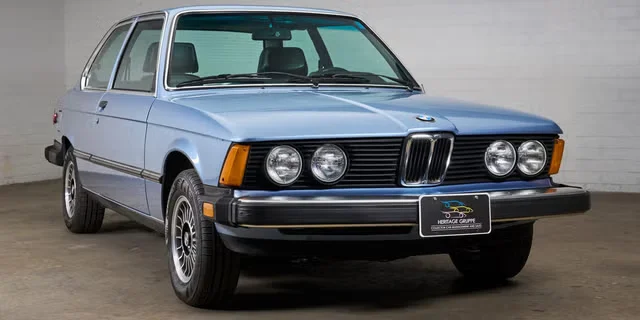 Цей 1977 BMW 320i проїхав лише 9000 миль за 49 років