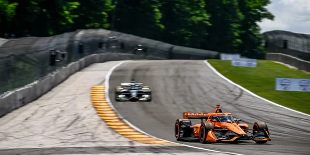 Крістіан Лундгард перемагає в IndyCar на Road America після контакту на першому колі