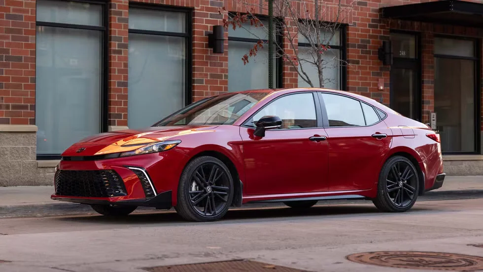 Топ-менеджер Toyota закликає японських автовиробників до співпраці для протистояння китайській загрозі
