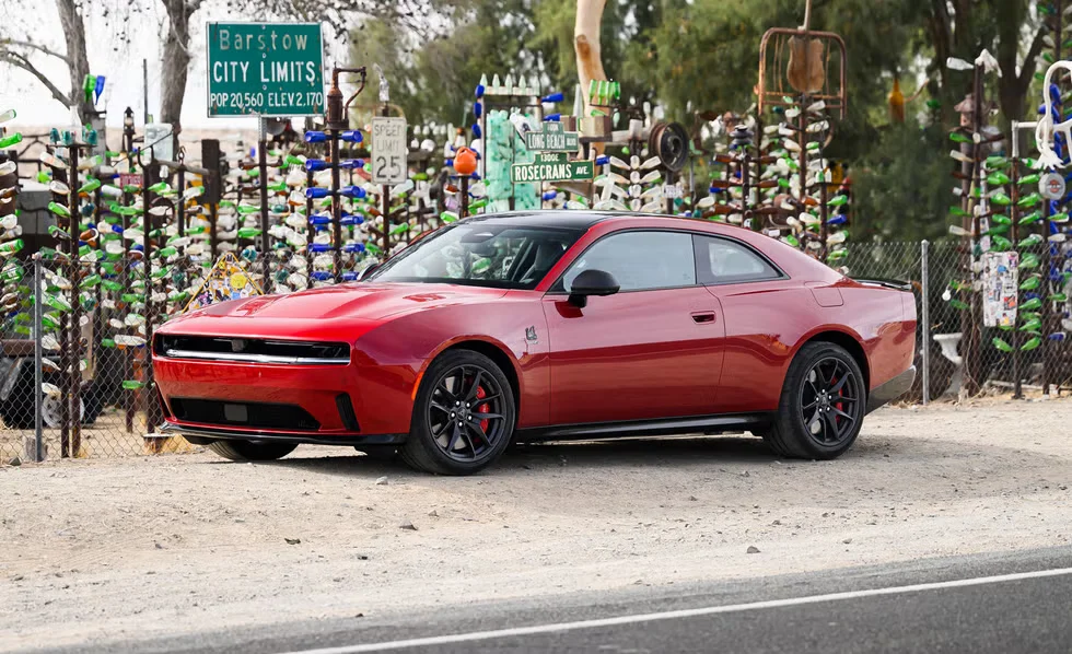 Dodge виводить Charger Sixpack та Charger Daytona до Європи