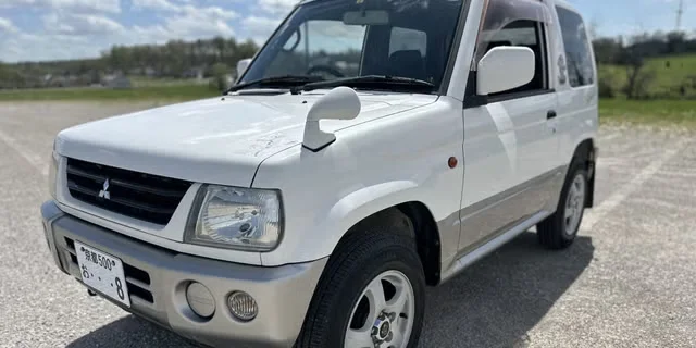 Цей Mitsubishi Pajero Mini 2000 року ідеально підходить для фанатів Peanuts