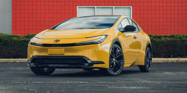 Хто потребує грошей на паливо? Toyota Prius PHEV 2027 іноді не використовує бензин зовсім