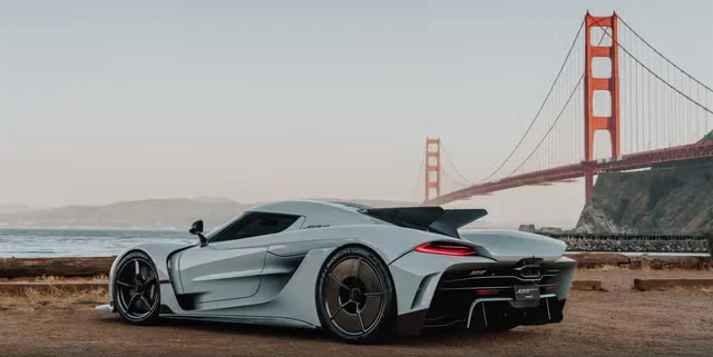 Koenigsegg Jesko Absolut тільки що побив два рекорди швидкості серійних автомобілів на порох