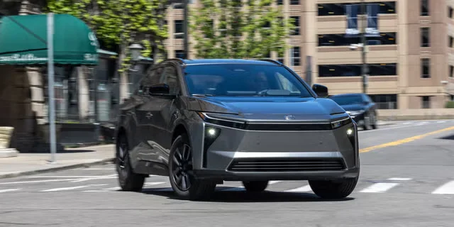 Тестування: 2026 Toyota bZ швидший, приємніший всередині та кращий у електромобільних справах