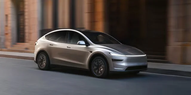 Подовжений Tesla Model Y, ймовірно, з'явиться в Америці, щоб заповнити прогалину, залишену Model X
